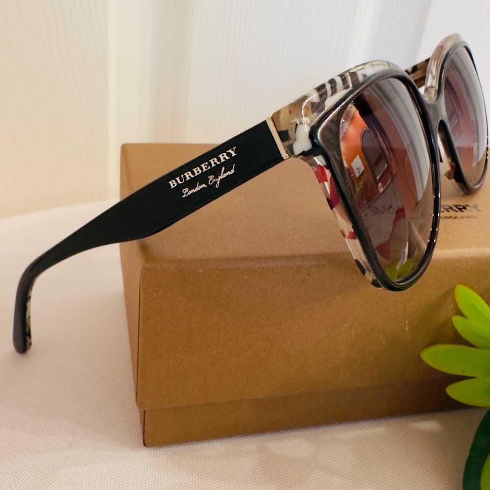 BURBERRY ~ Full Rim Butterfly Sunglasses Acetate Grey Gradient Lenses - Picture 3 of 11